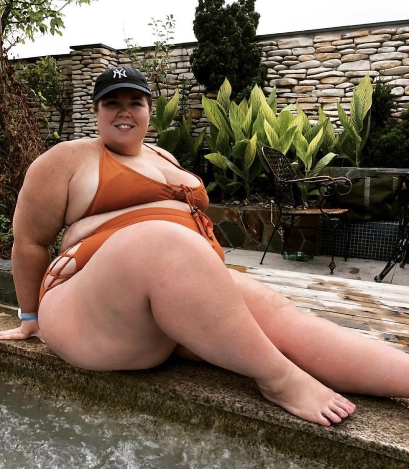 Fat in bikini tin