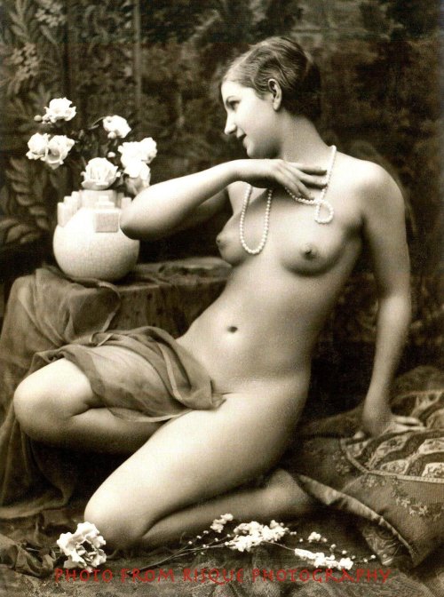 Retro old naked women