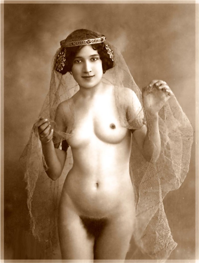 Naked women of the beginning century