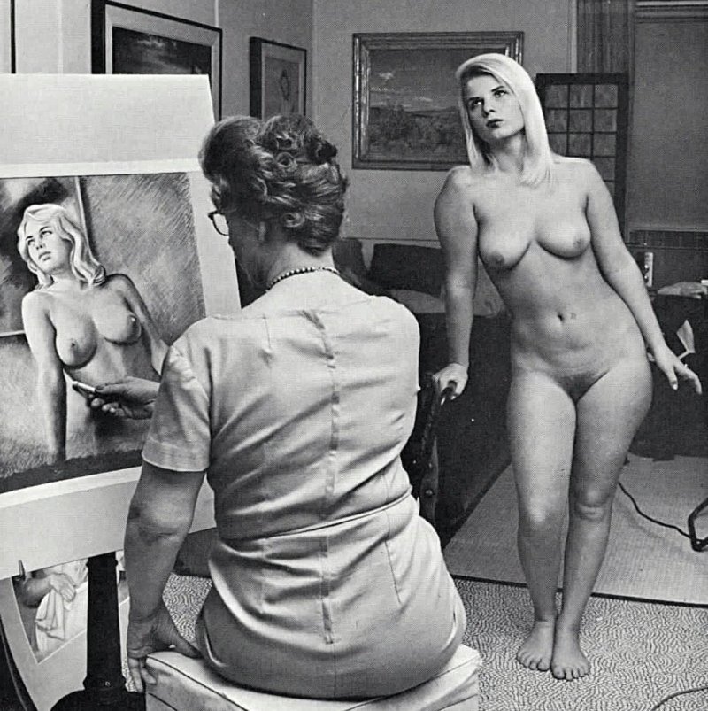 Naked women of the retro model