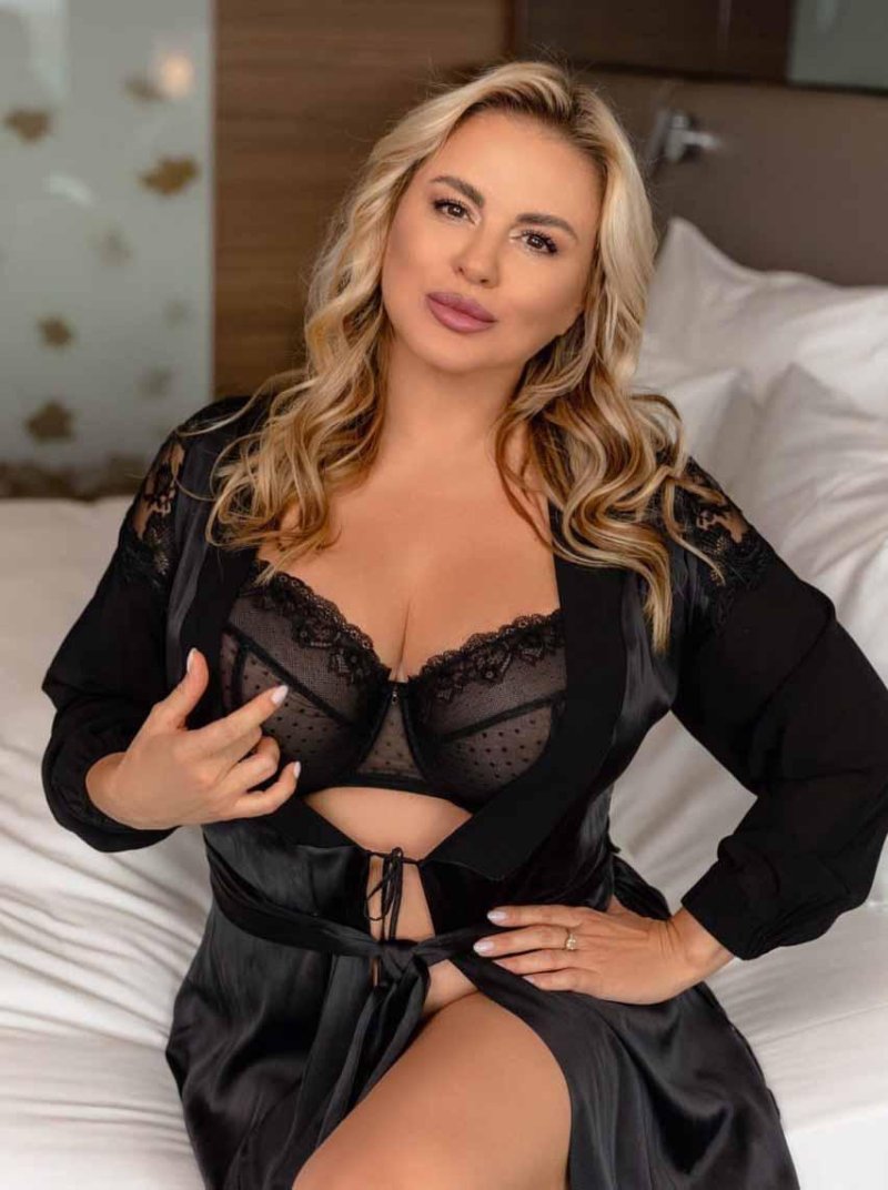 Anna Semenovich in linen