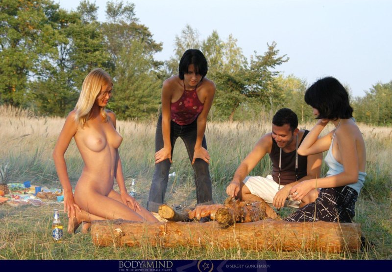 Naked girls on a picnic