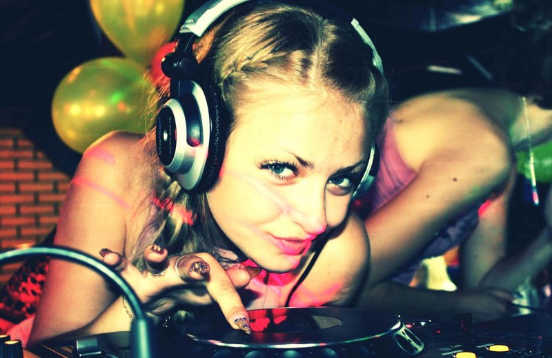 Kelly Hart DJ