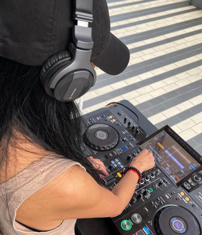 Dj equipment