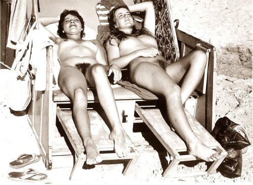 Many naked women retro