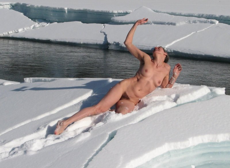 Winter swimming in the style of nude
