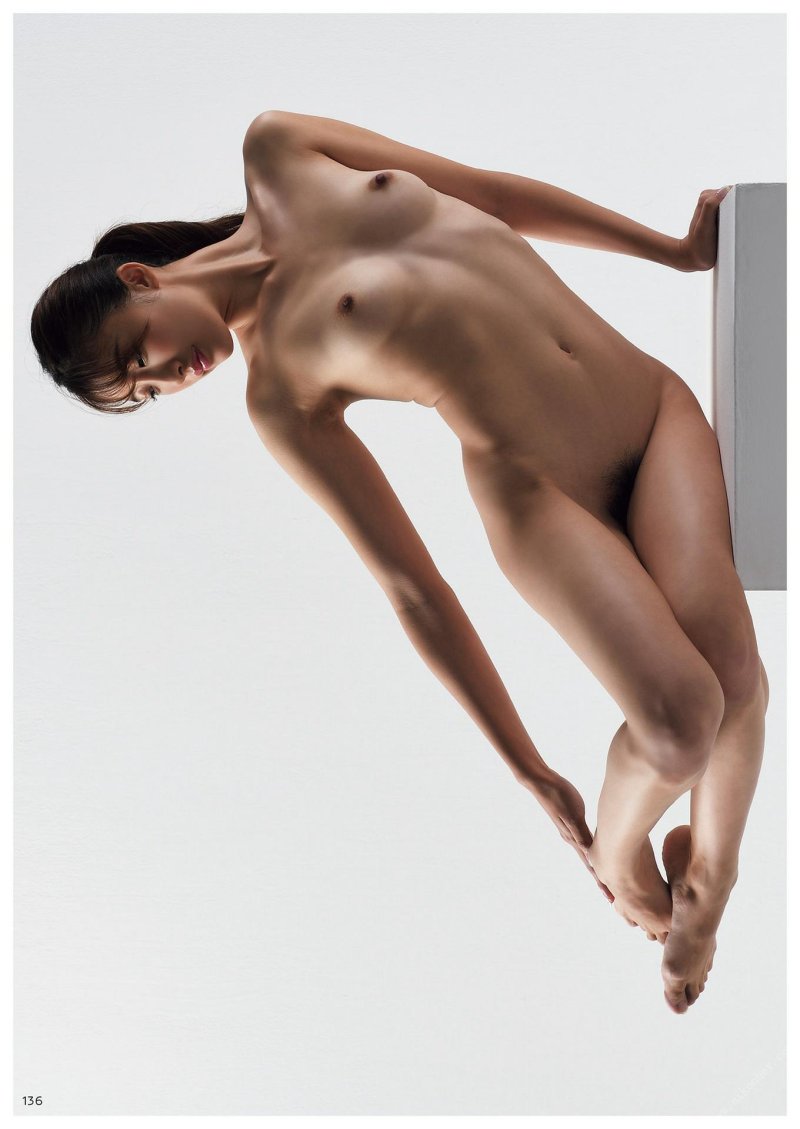 Pose for nude