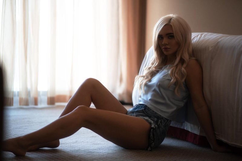 Blondes with beautiful legs