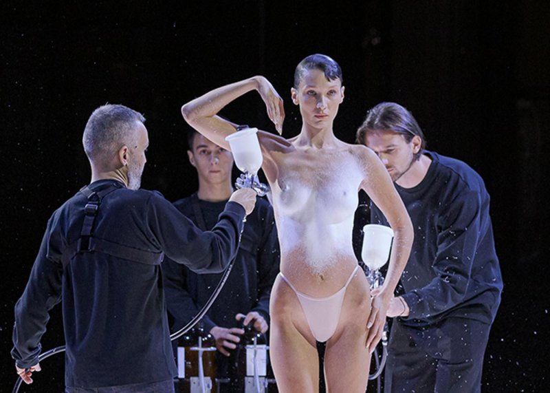 Girls undress on the catwalk