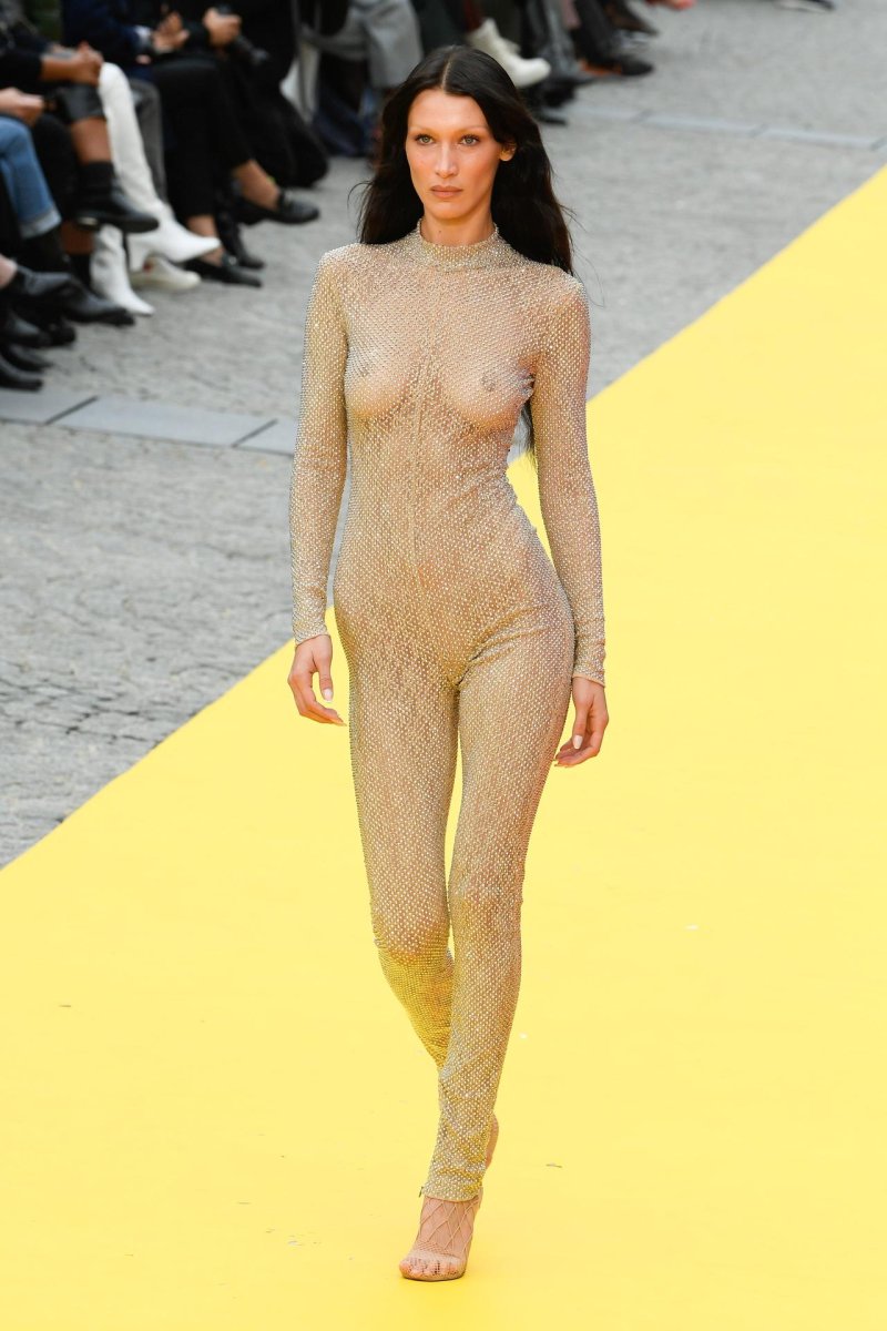 Bella Hadid exposed her chest