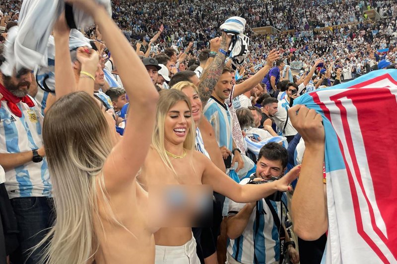 Naked fans