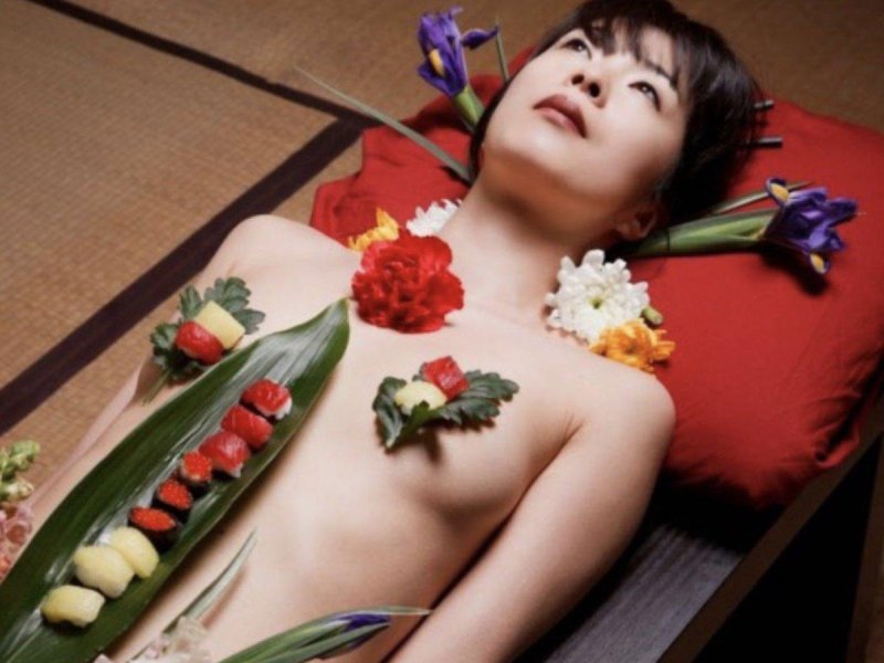 Nyotaimori restaurant Japan