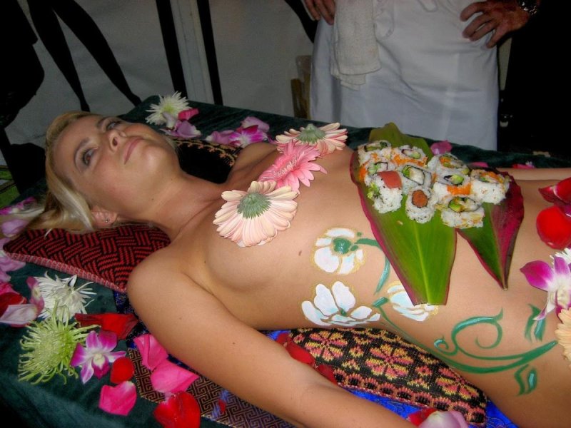 Nyotaimori restaurant Japan