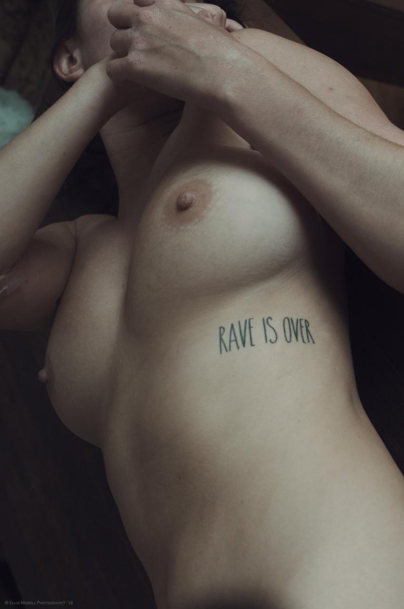 Aesthetics of naked girls