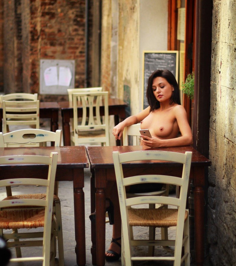 Girl undresses in a cafe
