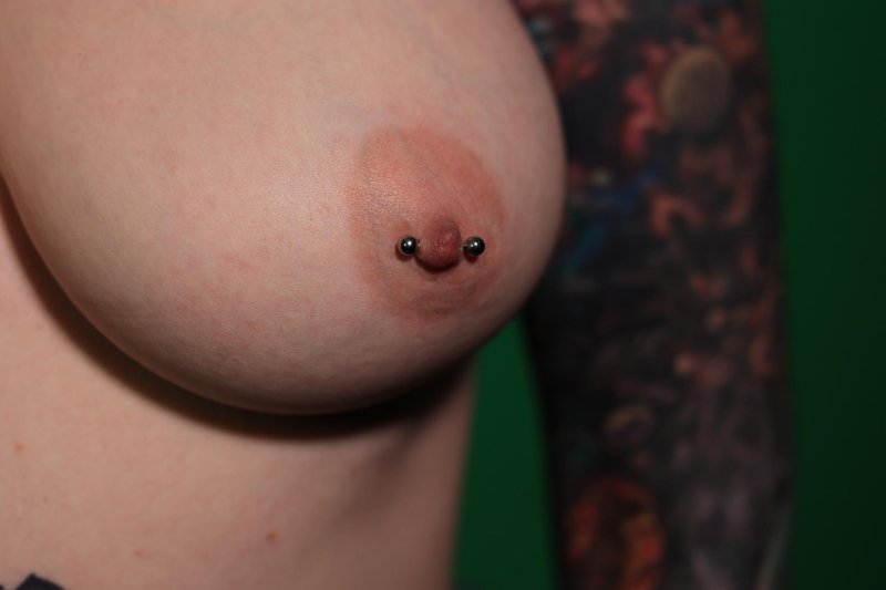 Piercing male nipples