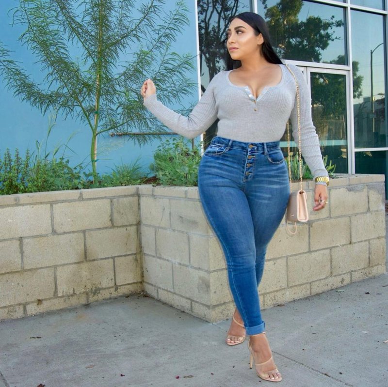 Nancy Hernandez in jeans