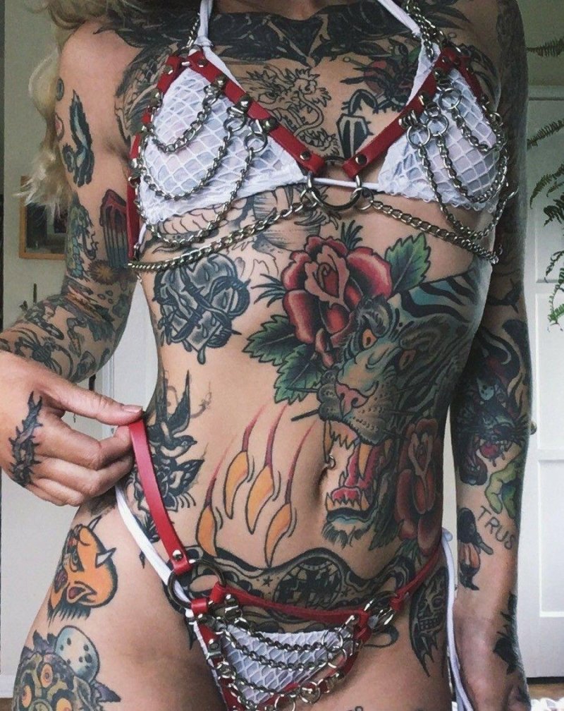 Naked girls with tattoo and piercing