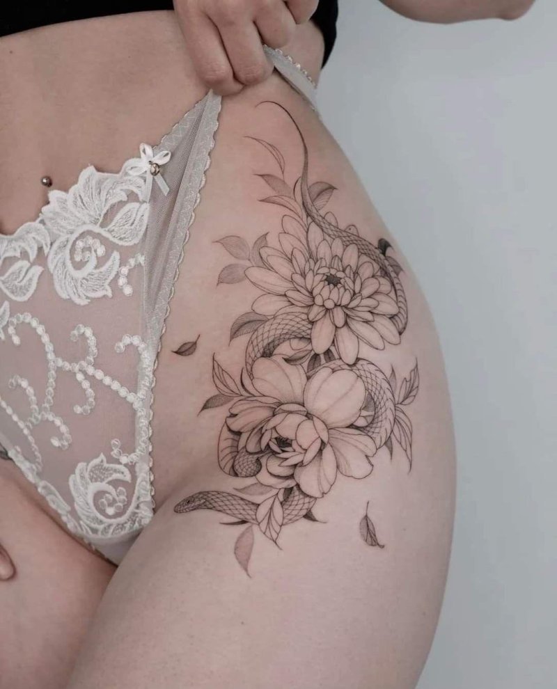 Tattoo on the hips