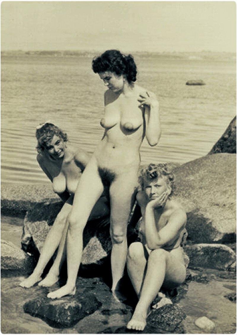 Nudist retro family