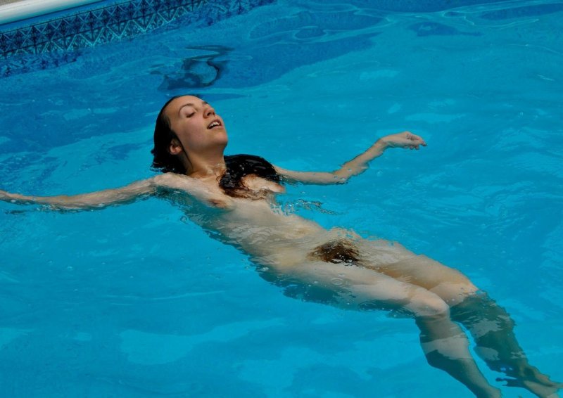 Girls swim naked