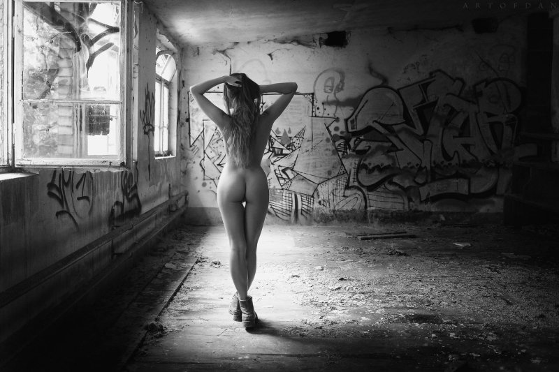 Nude girls in abandoned buildings