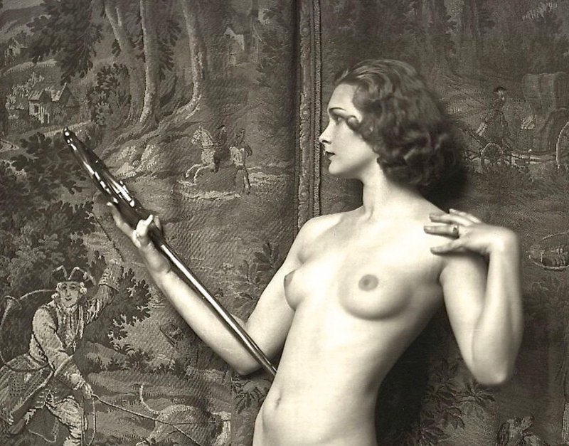 Naked women of the beginning century