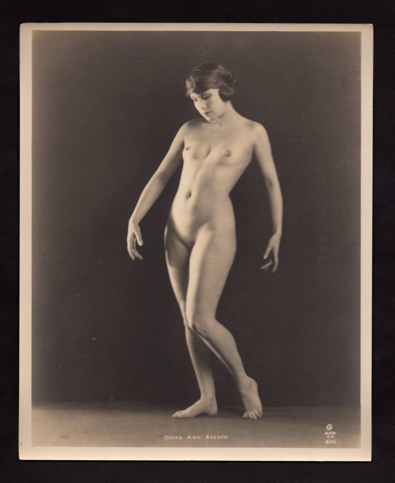 Vintage nude women