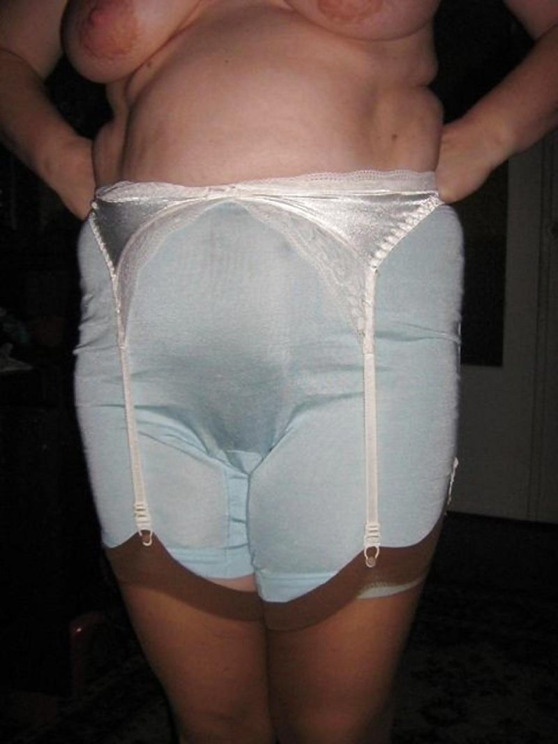 Men in female pantalons