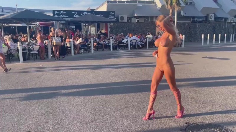 Beauty contest naked in caps