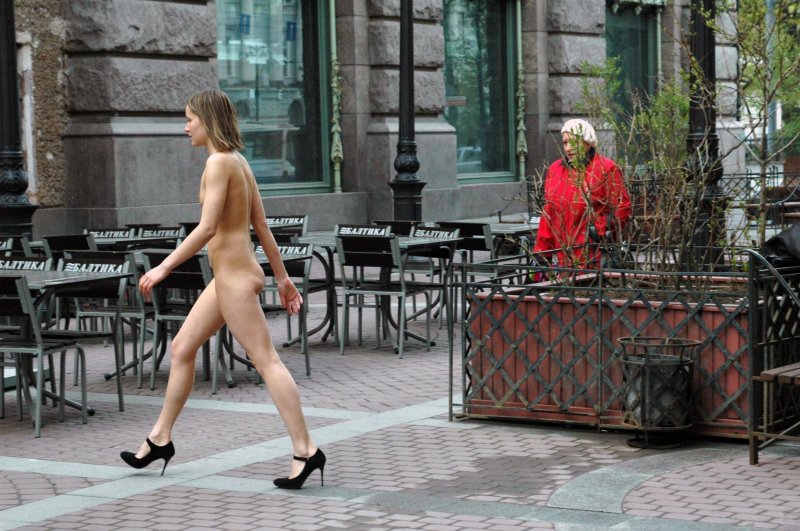 Naked woman runs down the street