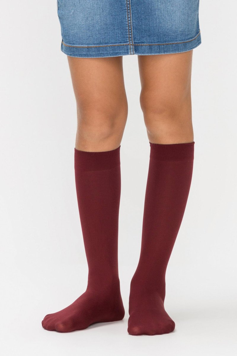Burgundy golfs