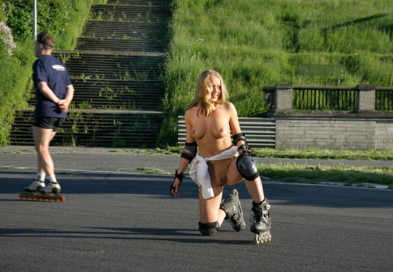 Naked on roller skates