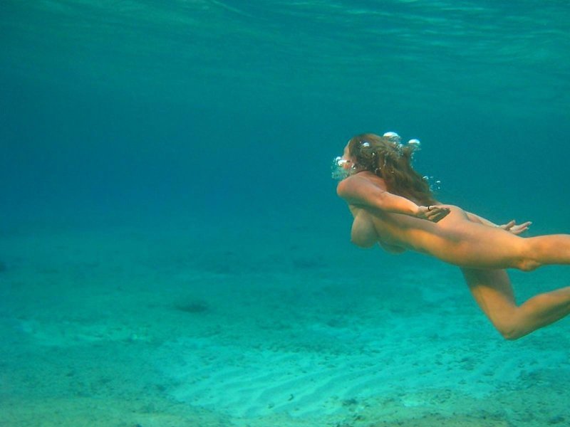 Diving nude