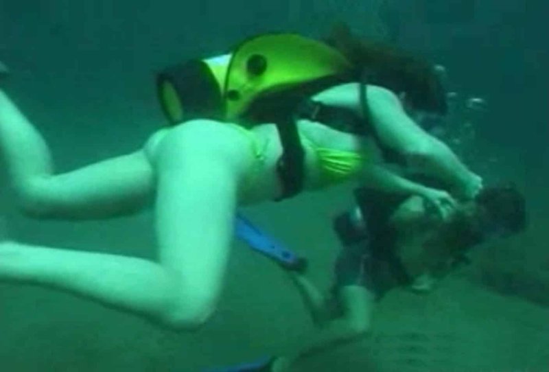 Underwater erotic shootings