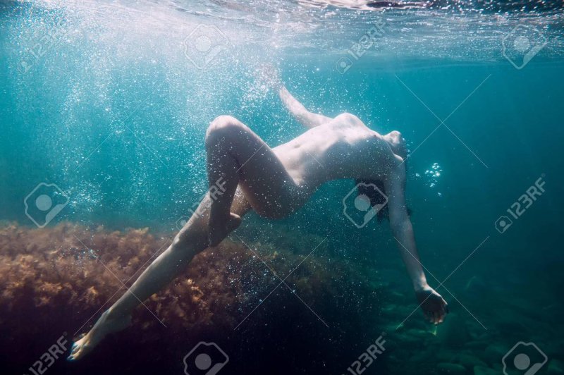 Underwater shooting nude