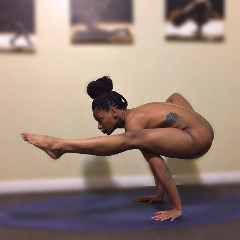 Naked girls do yoga