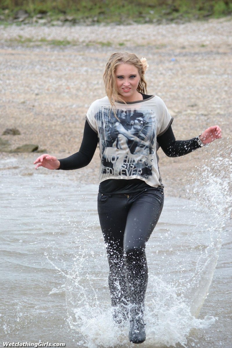 Wetlook in winter clothes river