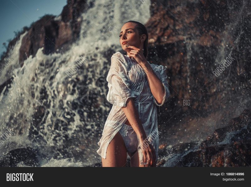 Photoshoot in the water shirt