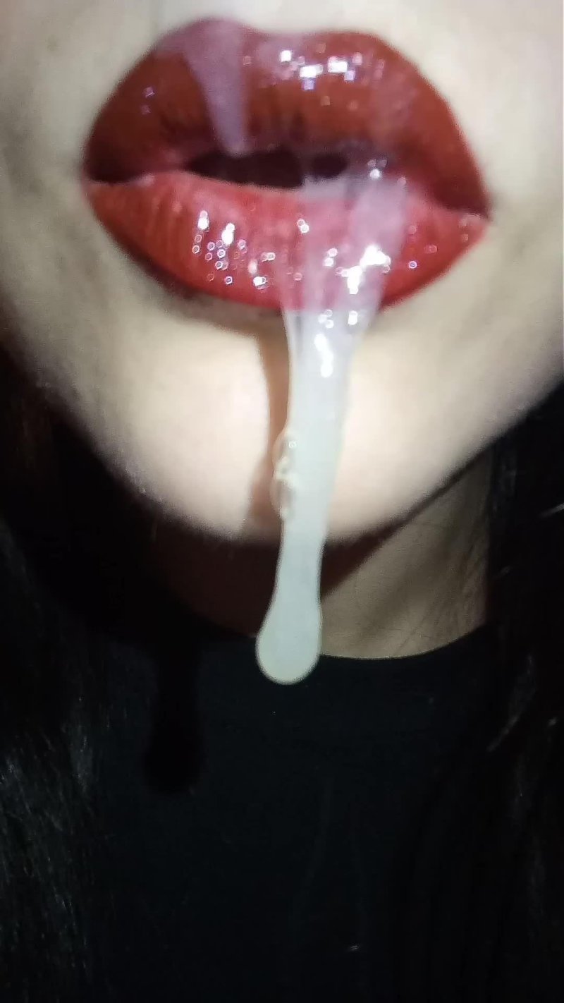 Thick cumshots on the lips