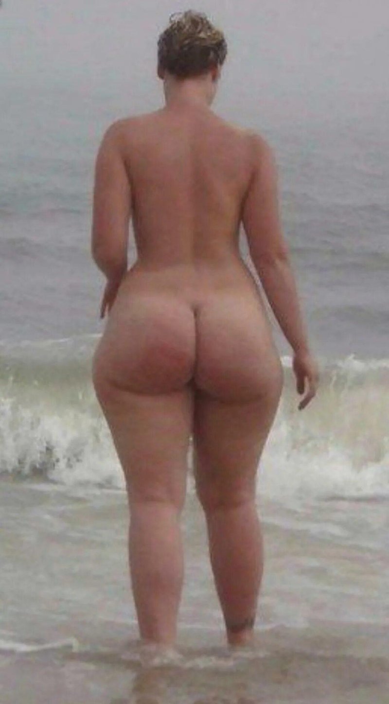 Big naked asses on the beach