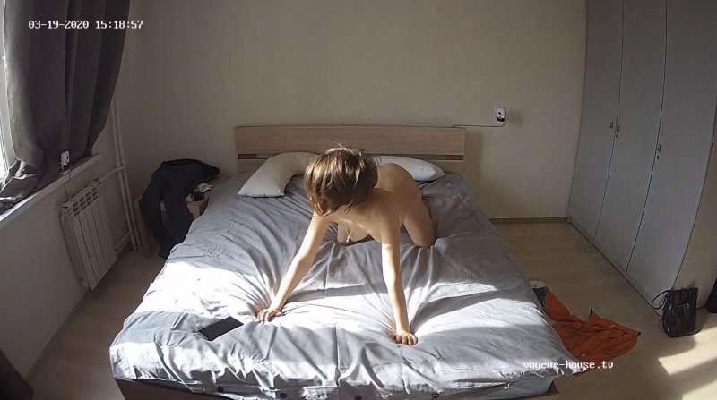 Bed nude