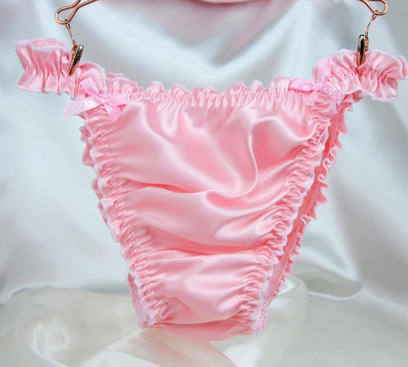 Silk panties with frills