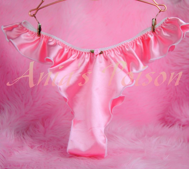 Thongs with frills