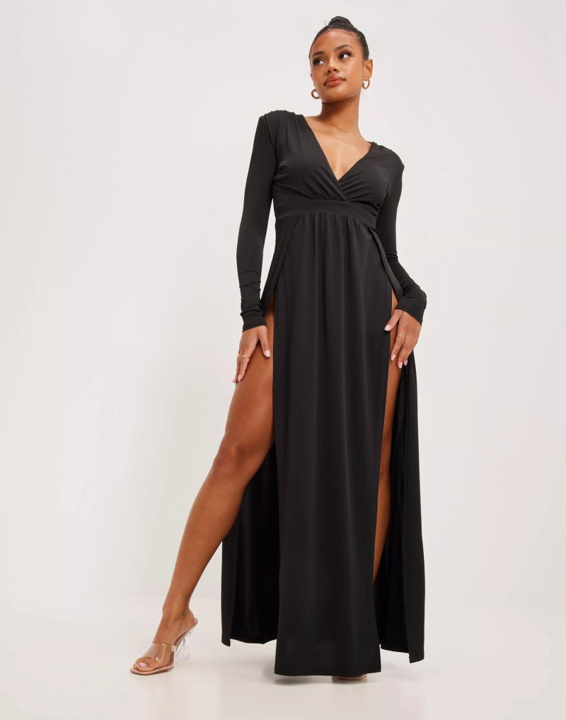 Long dress with a cut