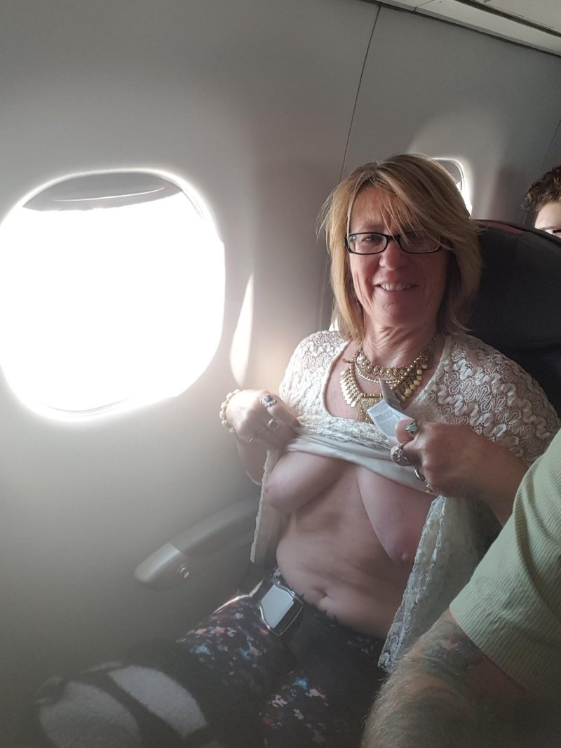 Amateur nude on an airplane