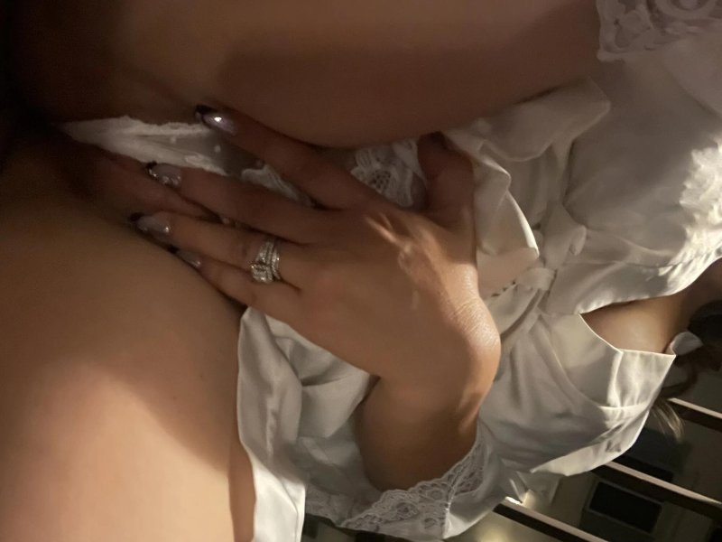 Erotic linen
