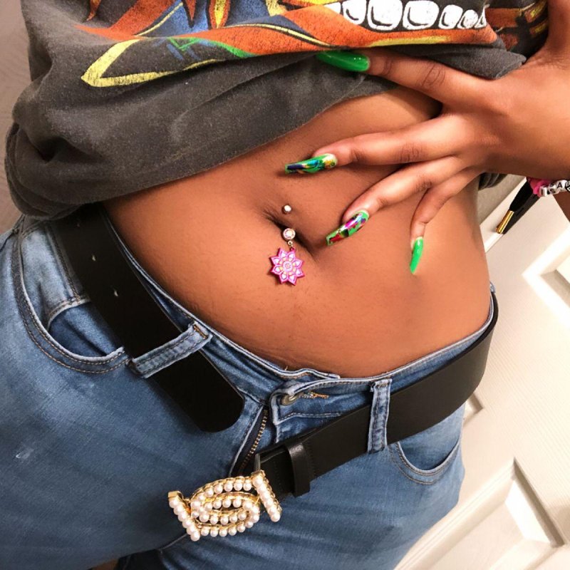 Jessica Alba Piercing Pupka