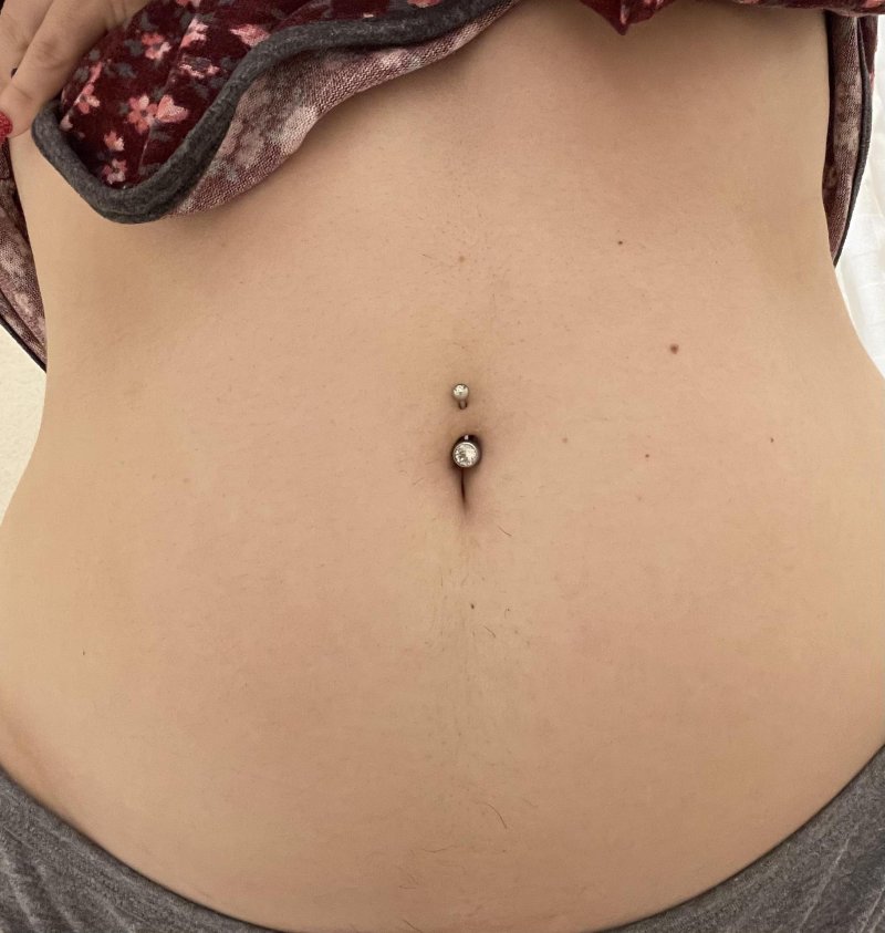 Purse navel on full girls