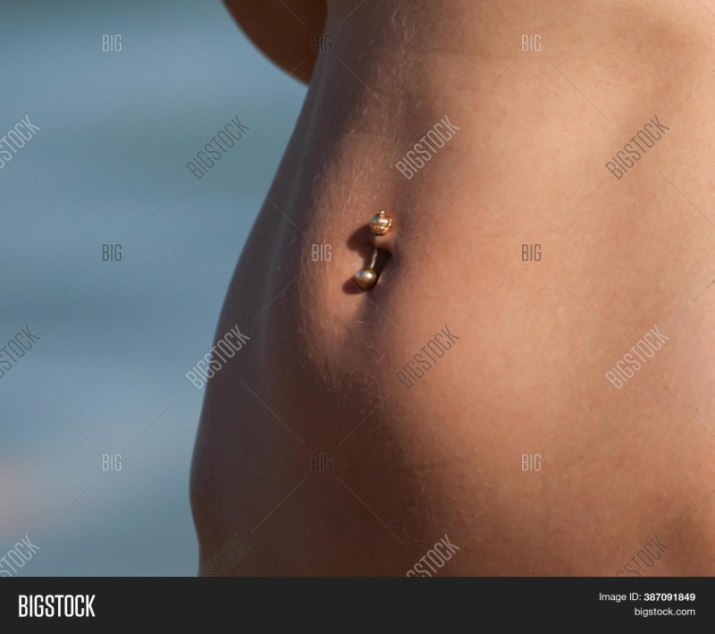 The navel pierced in girls